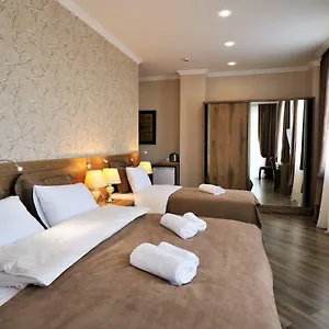 4* Отель Luxury 5rooms In Center